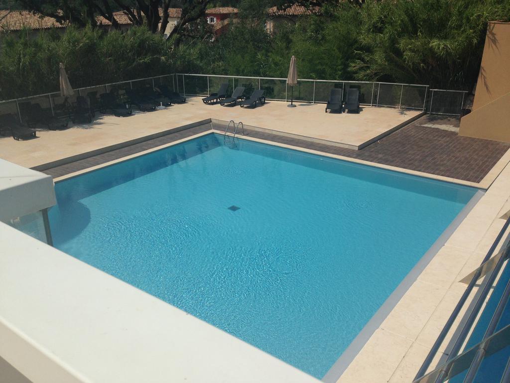 Appartement Dans Residence - Le Domaine De Camiole كاليان المظهر الخارجي الصورة